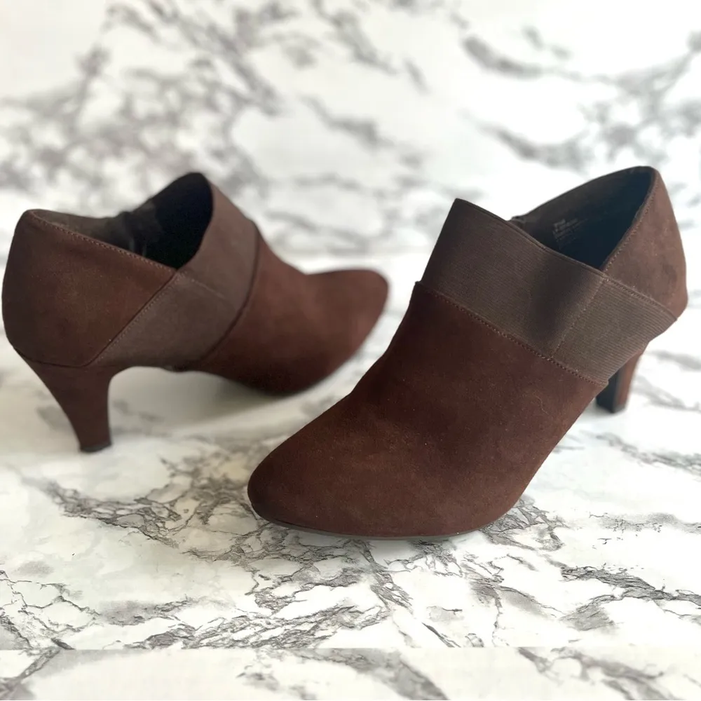 London Fog Bobbie Booties Faux Suede Ankle Brown 9.5 Stretch Zipper Almond Toe - Image 2