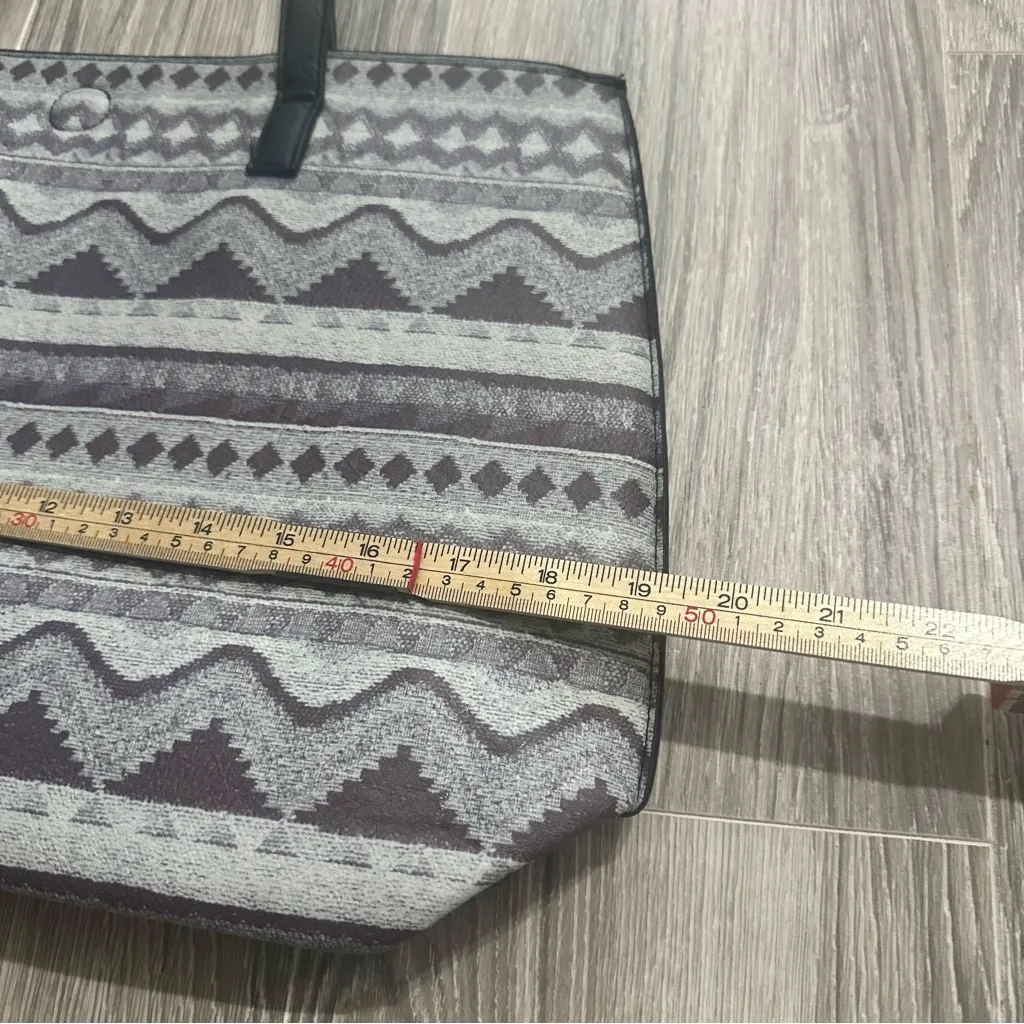 Under One Sky Purse Shoulder
Bag Tote Black - Image 8