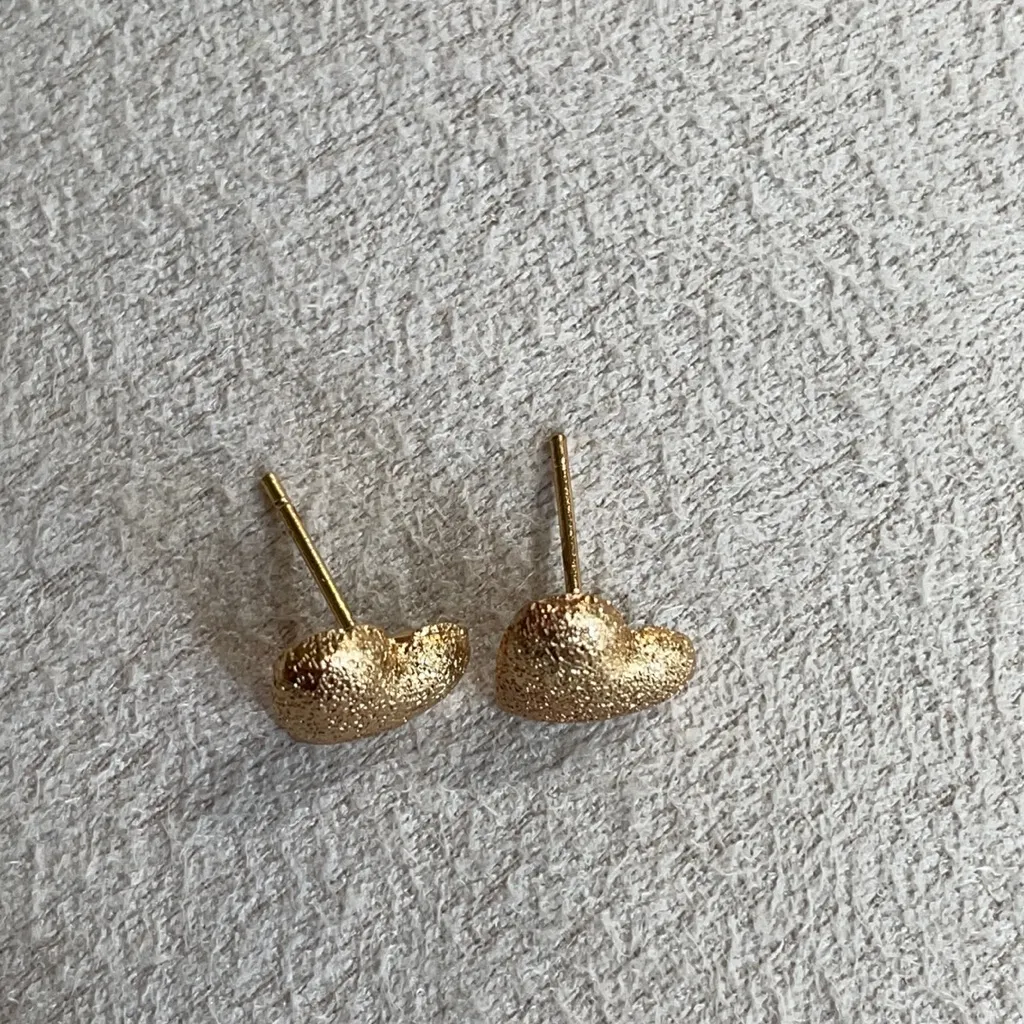 Sparkle Gold heart studs - Image 2