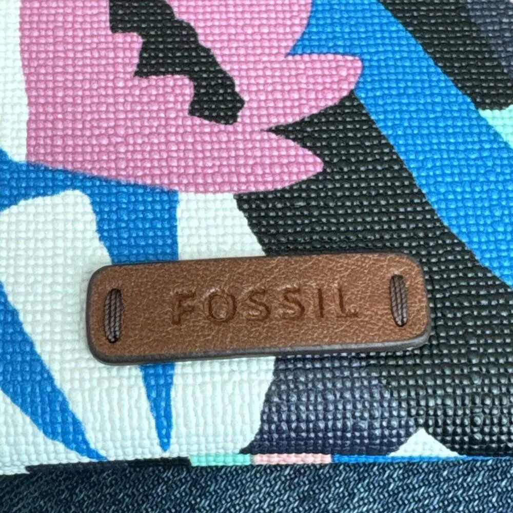 Fossil MEDIUM WRISTLET BLACK FLORAL  Leather Zip Wristlet Removable Strap - Image 3