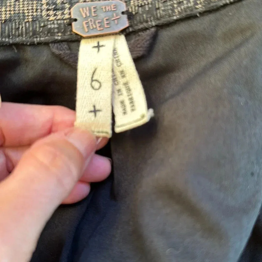 Free People Leopard animal print Cropped Moto Jacket size 6  Red accent zippers - Image 7