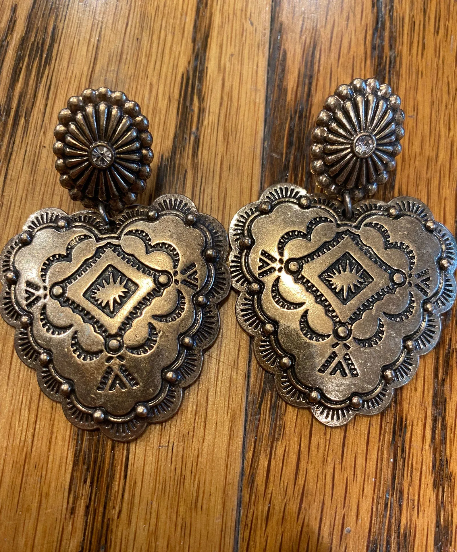 Mudd Gold Dangly Earrings - Image 2