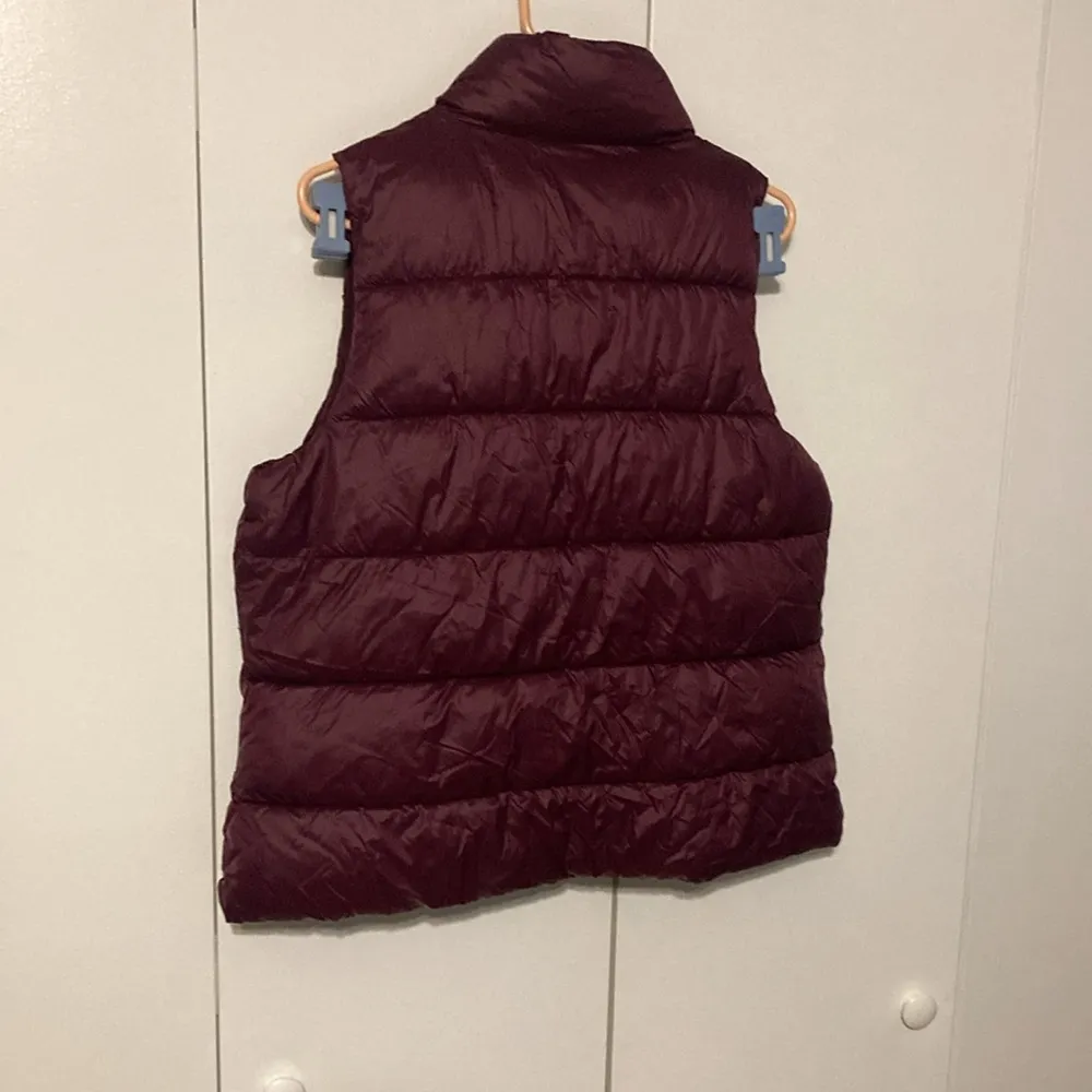 Old Navy Puffer Vest Wine Color Women’s Size Large - Image 6