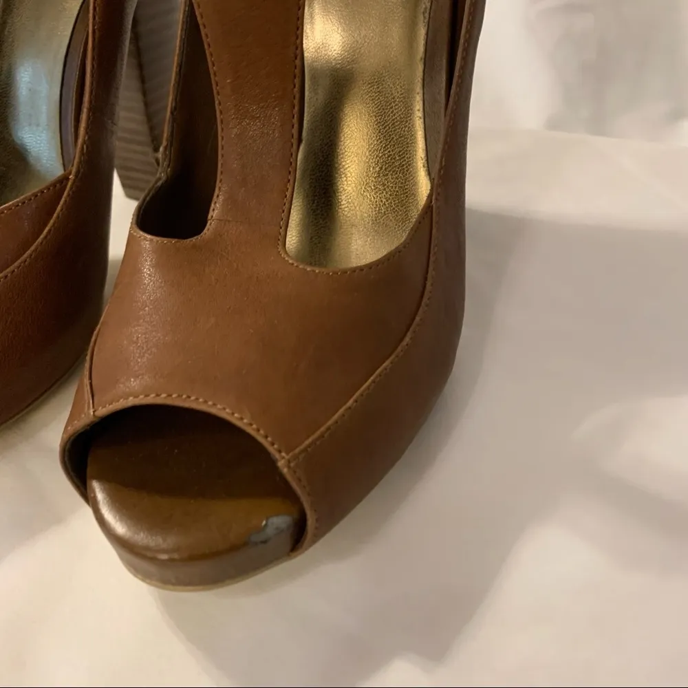 NWOT BCBGirls T-strap Peep-toe ‘Cross’ Heels- imperfect - Image 6