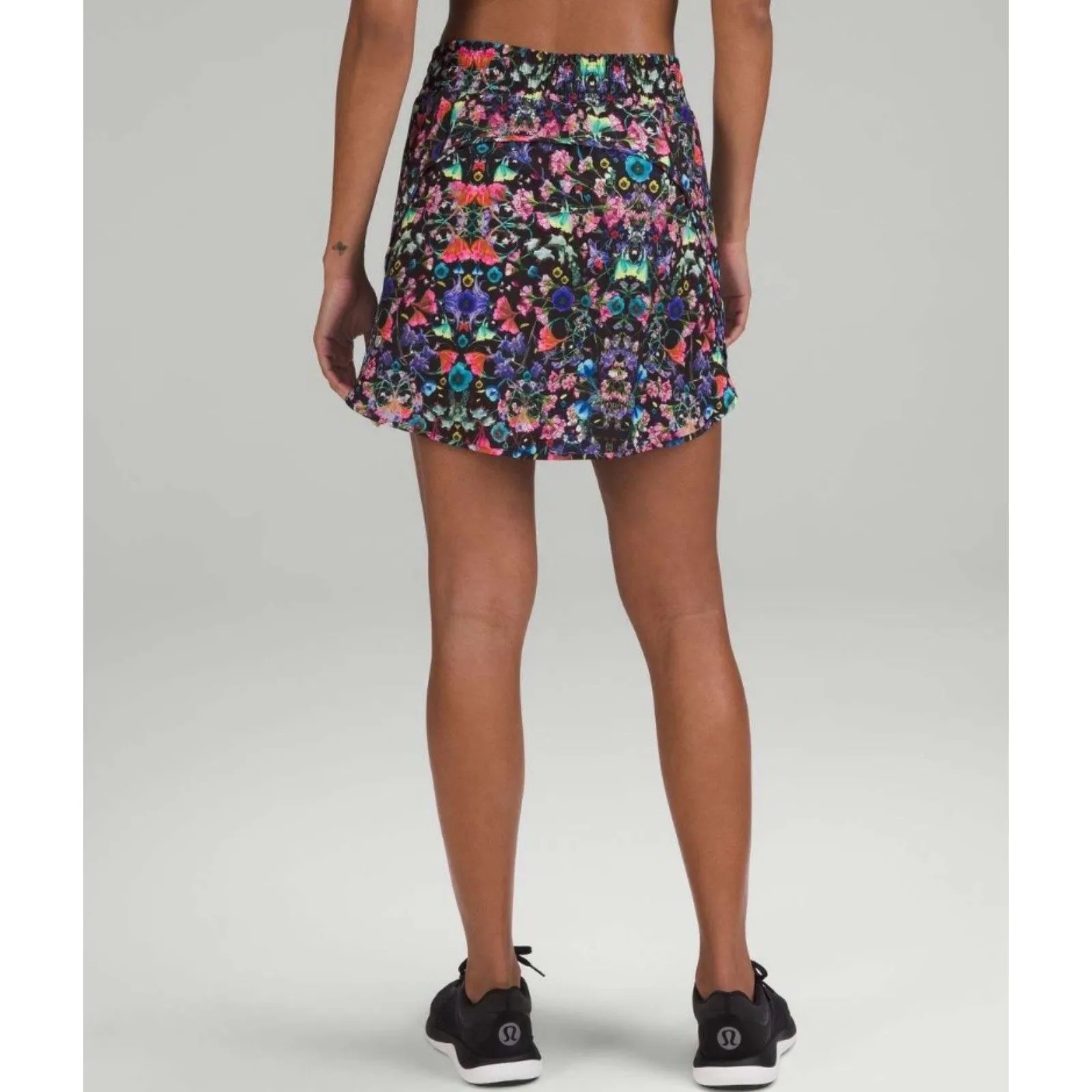Lululemon Hotty Hot High-Rise Skirt Size 10 in Flowerscope Black Multi Vibrant - Image 2