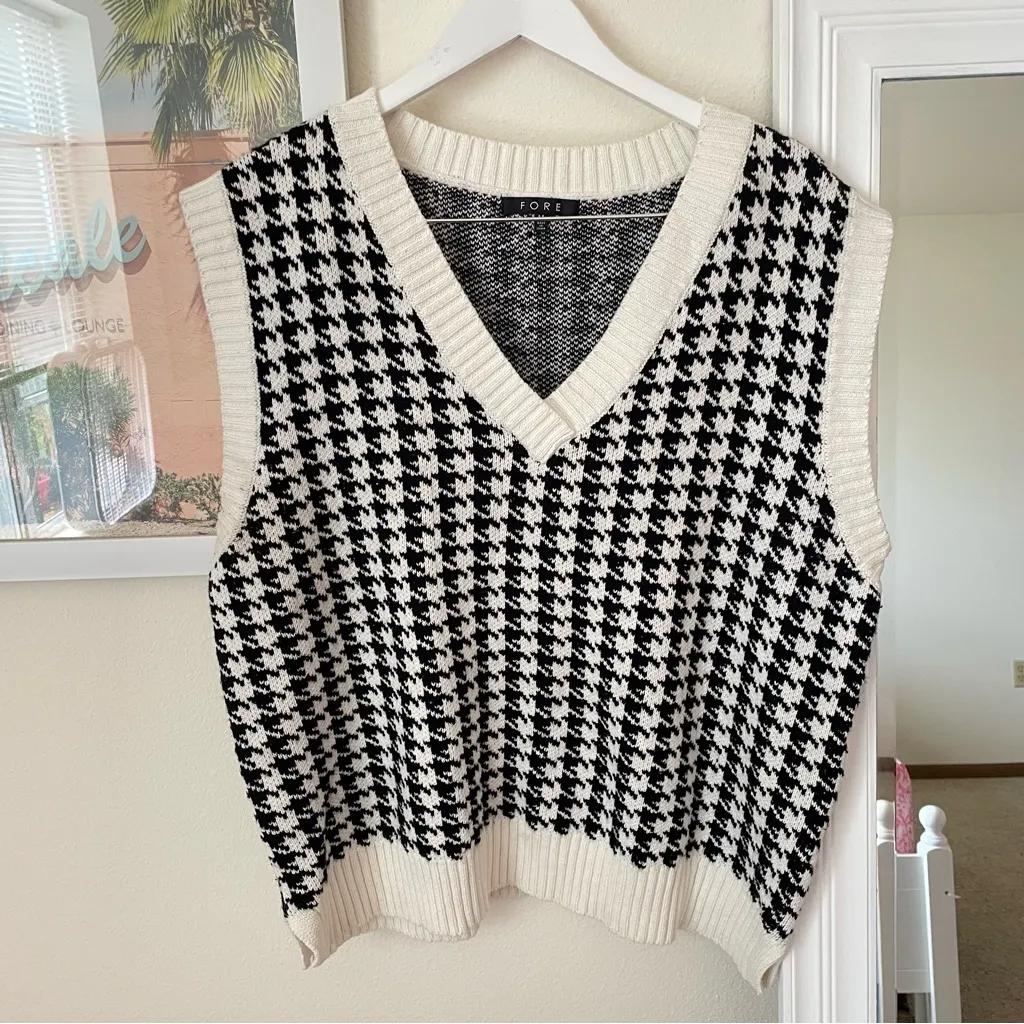 Vici Zabana Houndstooth Knit Sweater Vest in Size Medium - Image 4