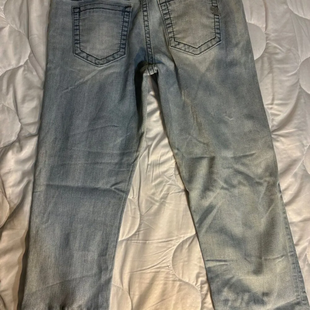 Miss Me Jeans Size 27 Inseam 23 inches Boyfriend Capri Weathered - Image 3