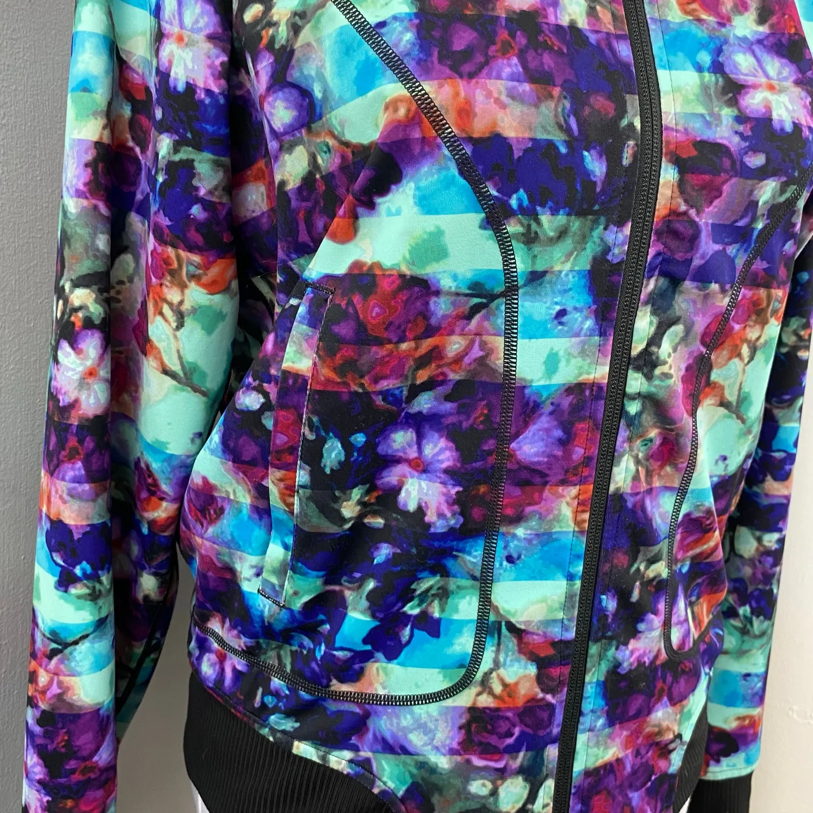 Athleta Floral Fade Bombtastic Jacket Medium Multicolor Abstract - Image 5