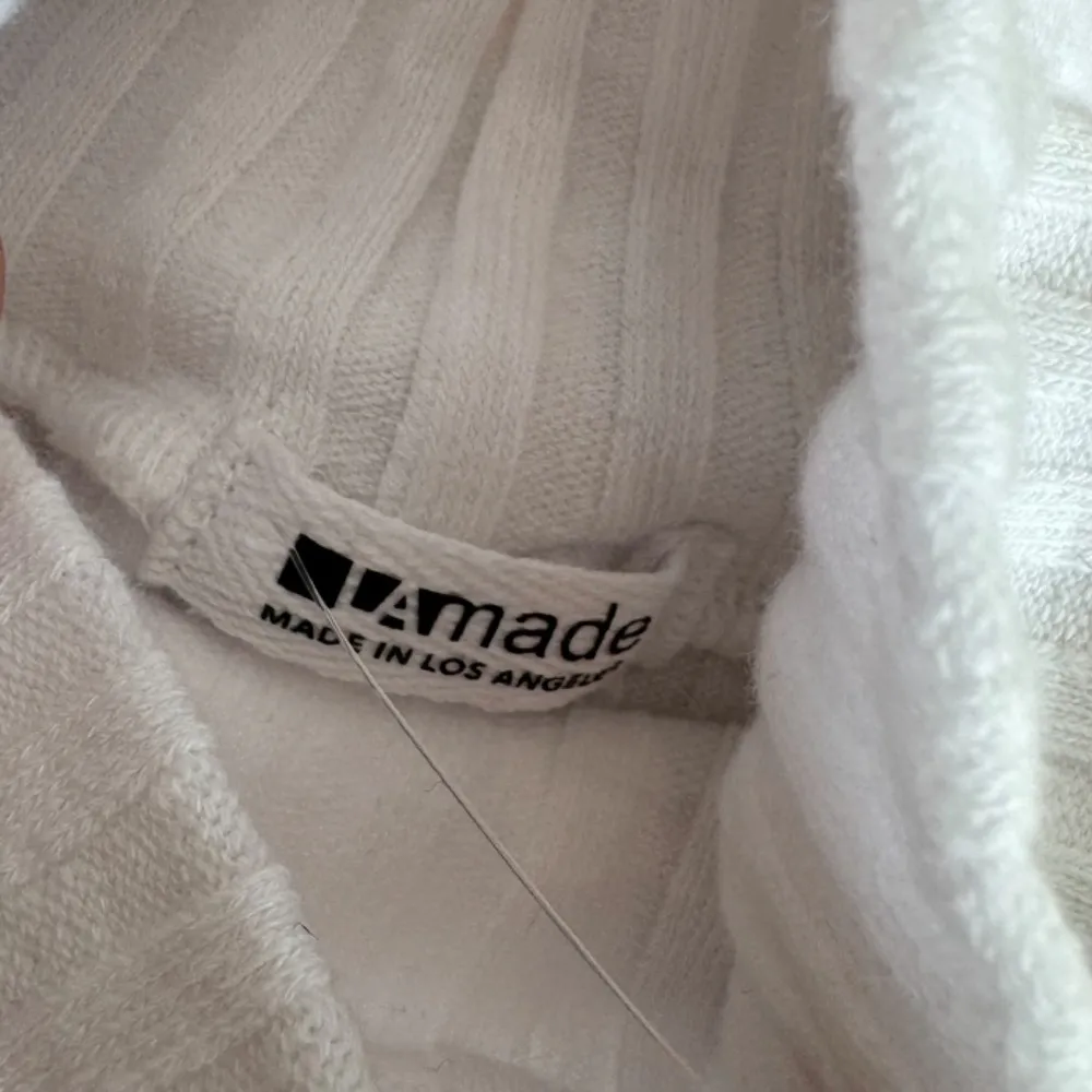 LA Made Revolve White Long Sleeve Turtleneck Sweater Size Small NWT - Image 4