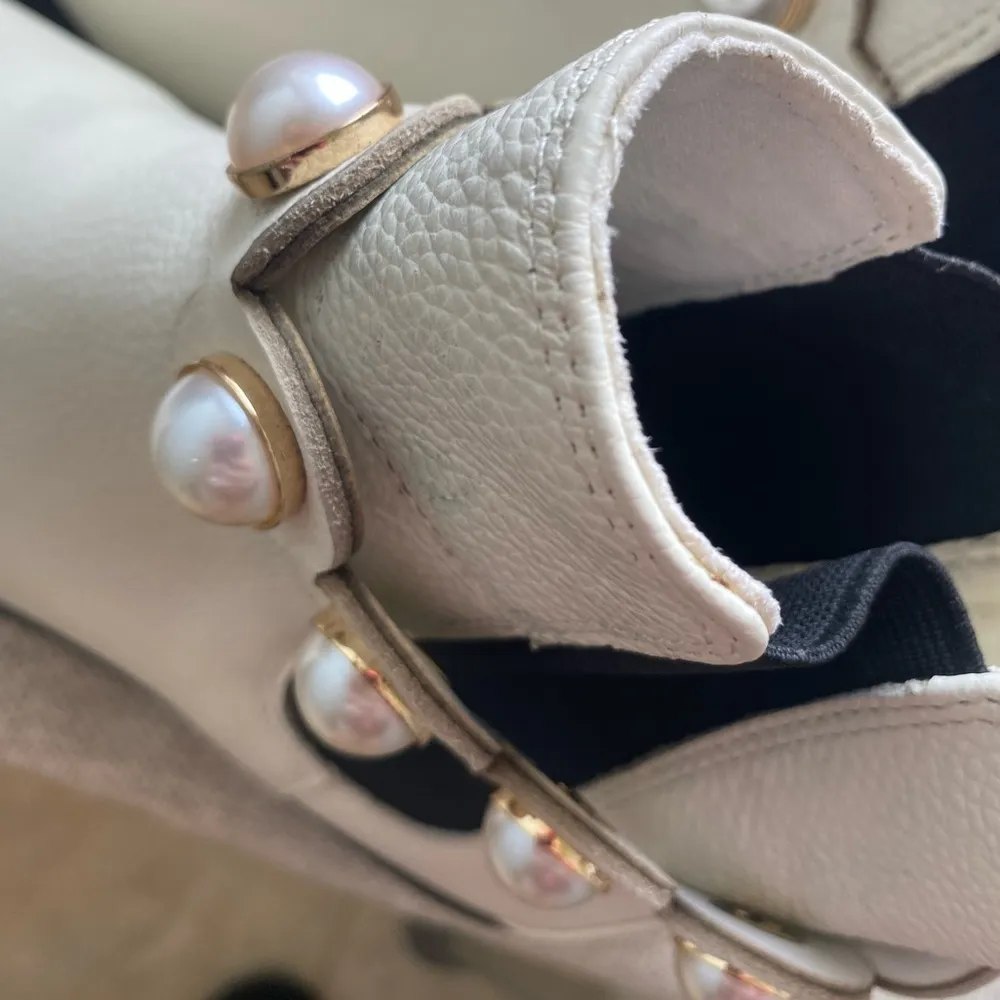 White Boots - Image 4