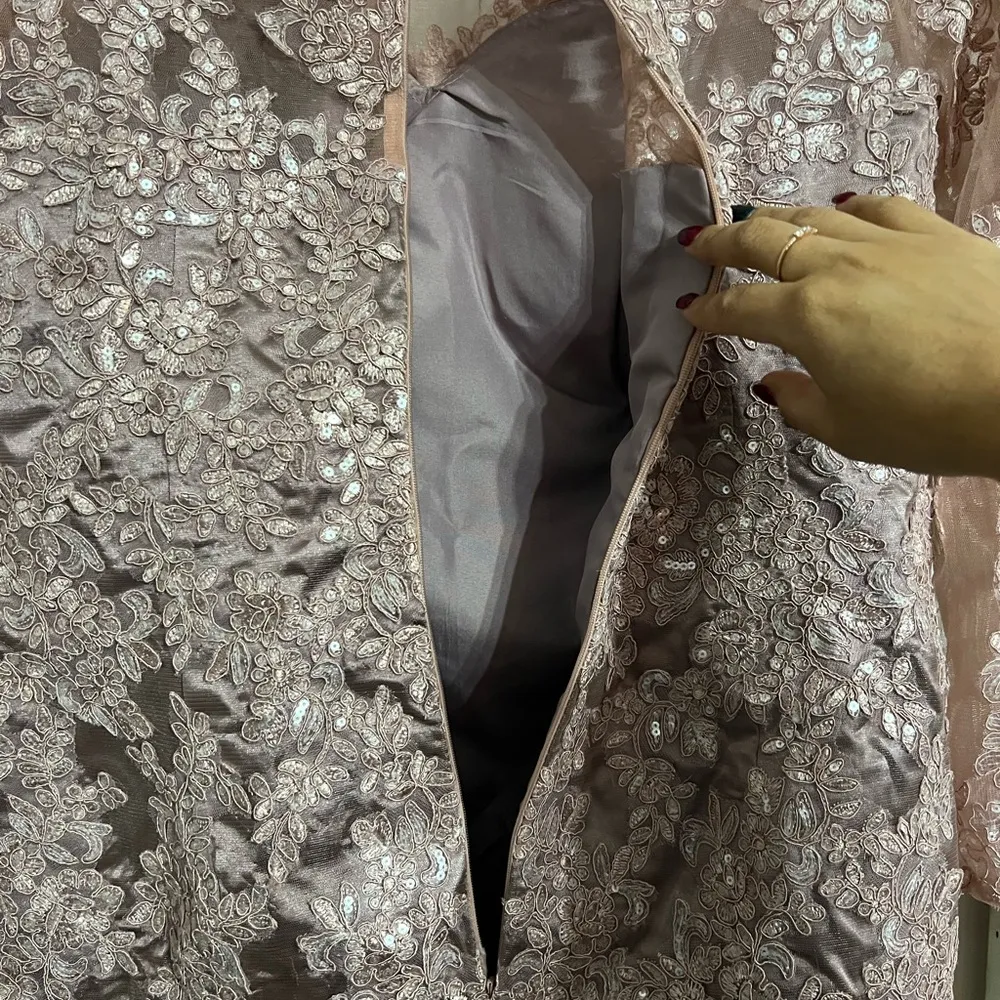 Elegant Lace Long Sleeve Dress in Rose Gold Pink Size L - Image 9