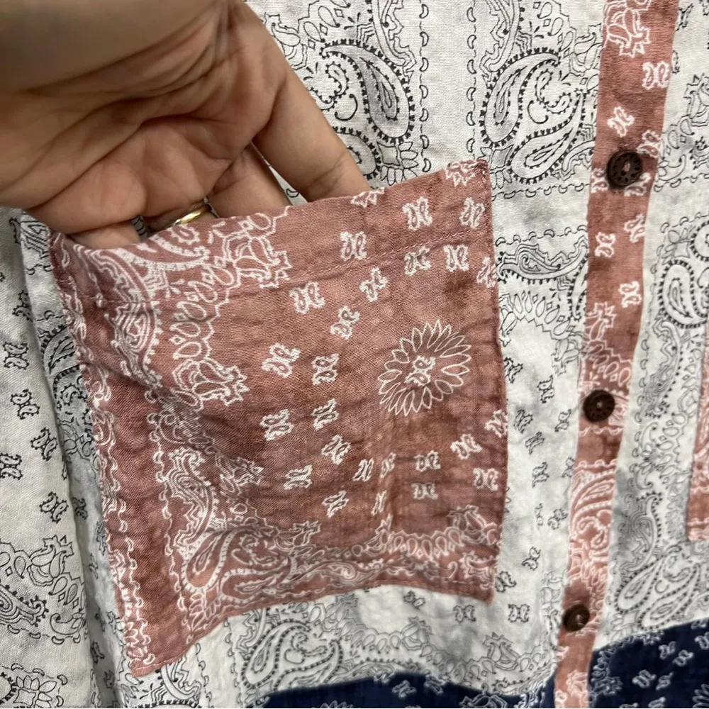 Bandana pattern button down shirt medium collar long sleeve made in USA Blue - Image 3