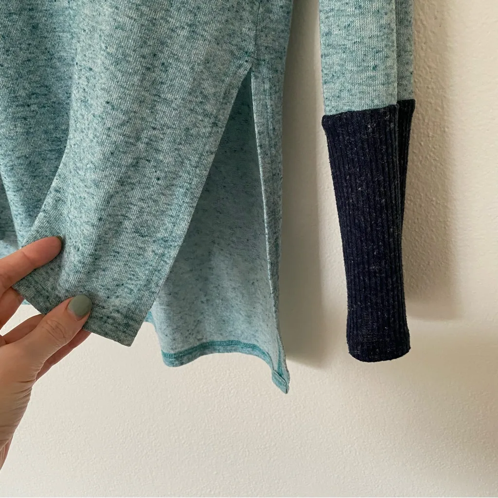 Entro Tunic Knit Sweater Long Sleeve Blue Multi Split Hem Size Medium - Image 3