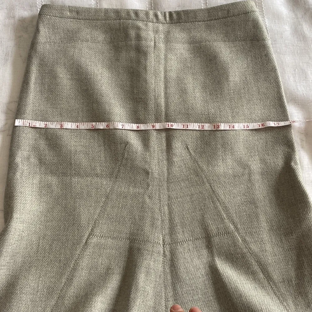 BCBG Maxazria light grey wool pencil skirt. - Image 10