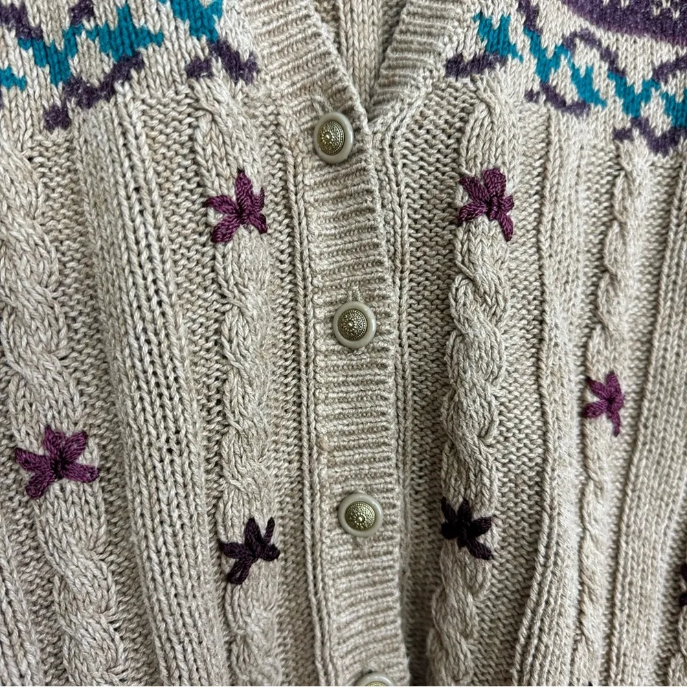 Vintage Jantzen Hand Embroidered Tan Cable Knit Button Up Cardigan Granny Core - Image 3