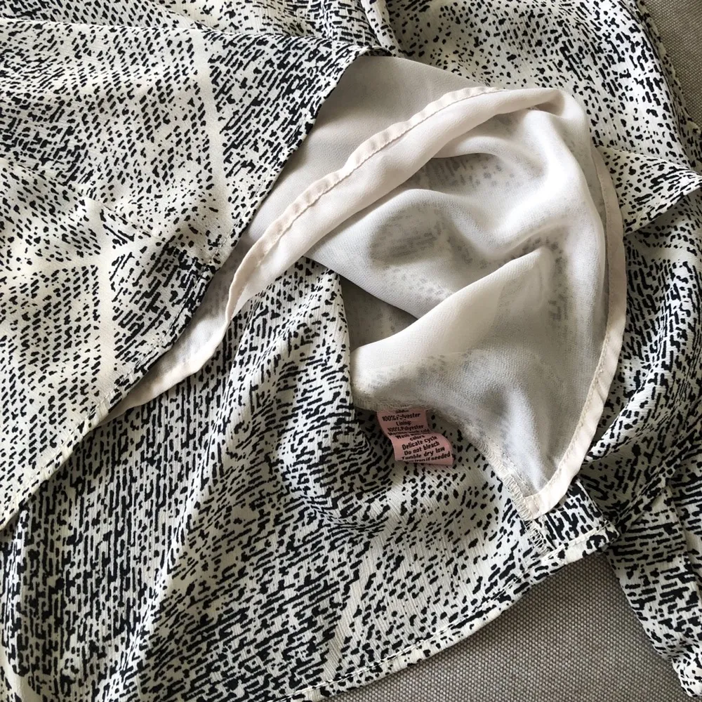 Juicy Couture Cold Shoulder Long Sleeved Blouse L White Size L - Image 8