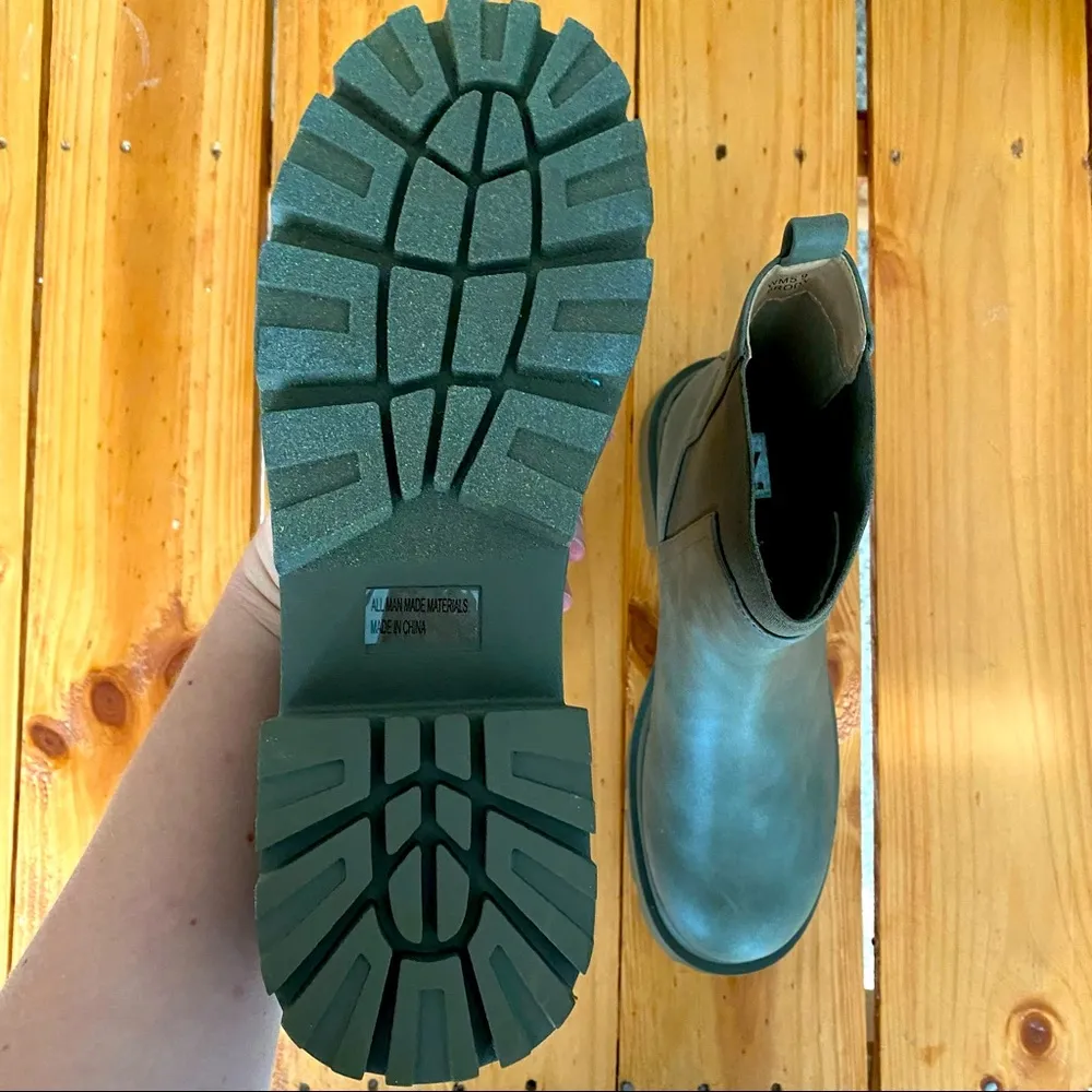 NWOT DV Dolce Vita Brody Chelsea Boot Green Size 9 - Image 2