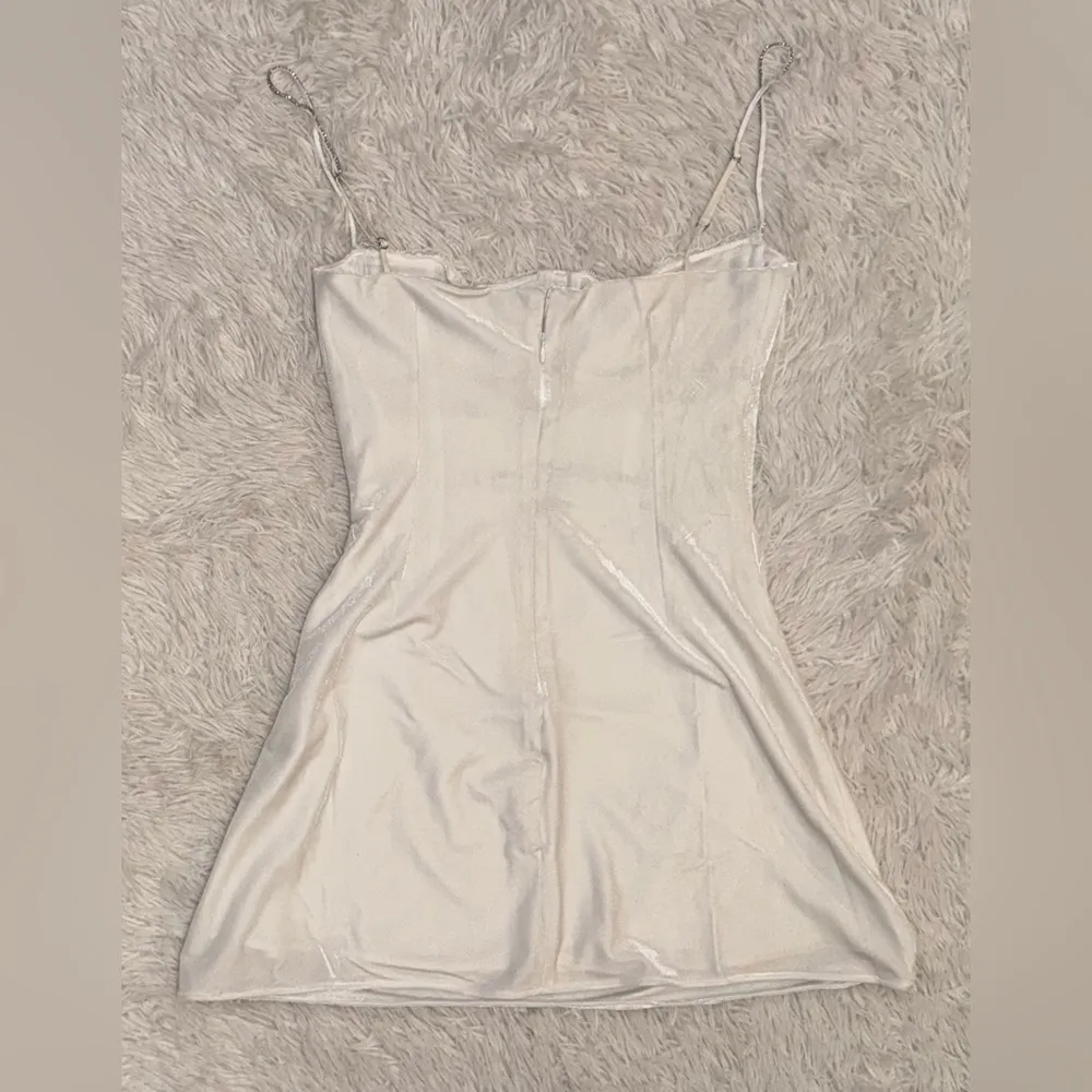 NWOT House of CB Grace Crystal embellished velvet white mini dress sz M - Image 8