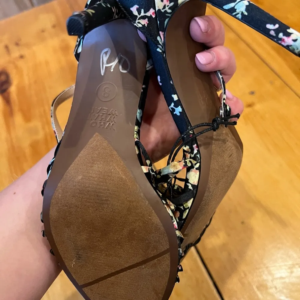 Who What Wear Floral Satin Strappy Heel - Image 4