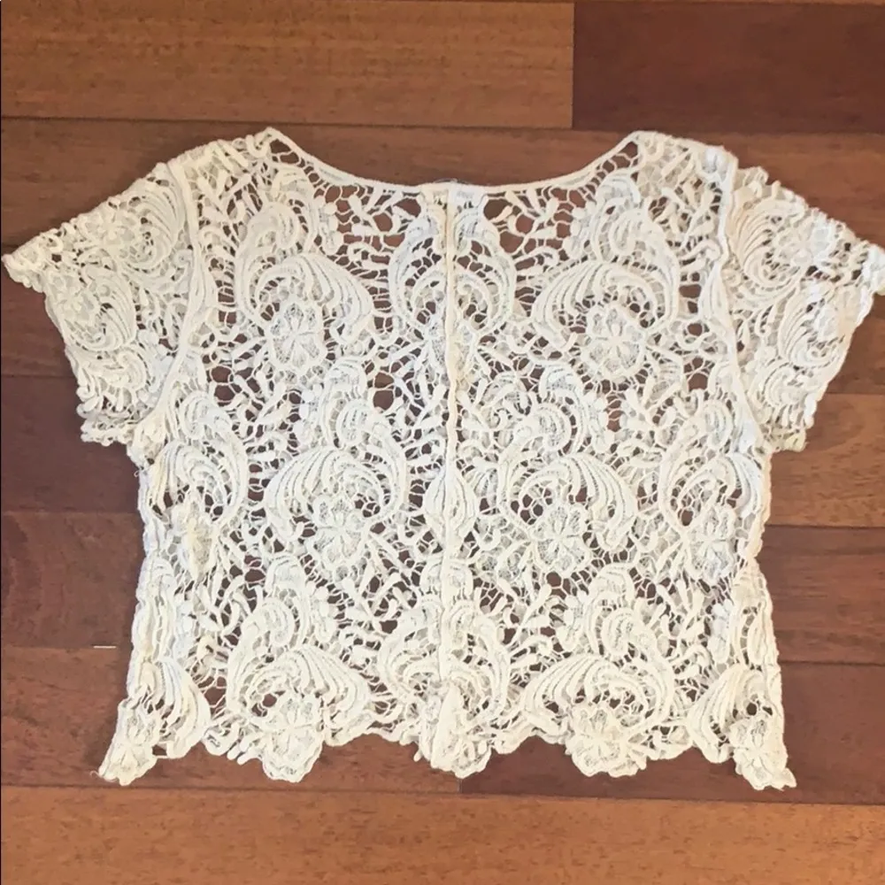 🆕 Charlotte Russe | Crochet Ivory Lace Top Medium - Image 4
