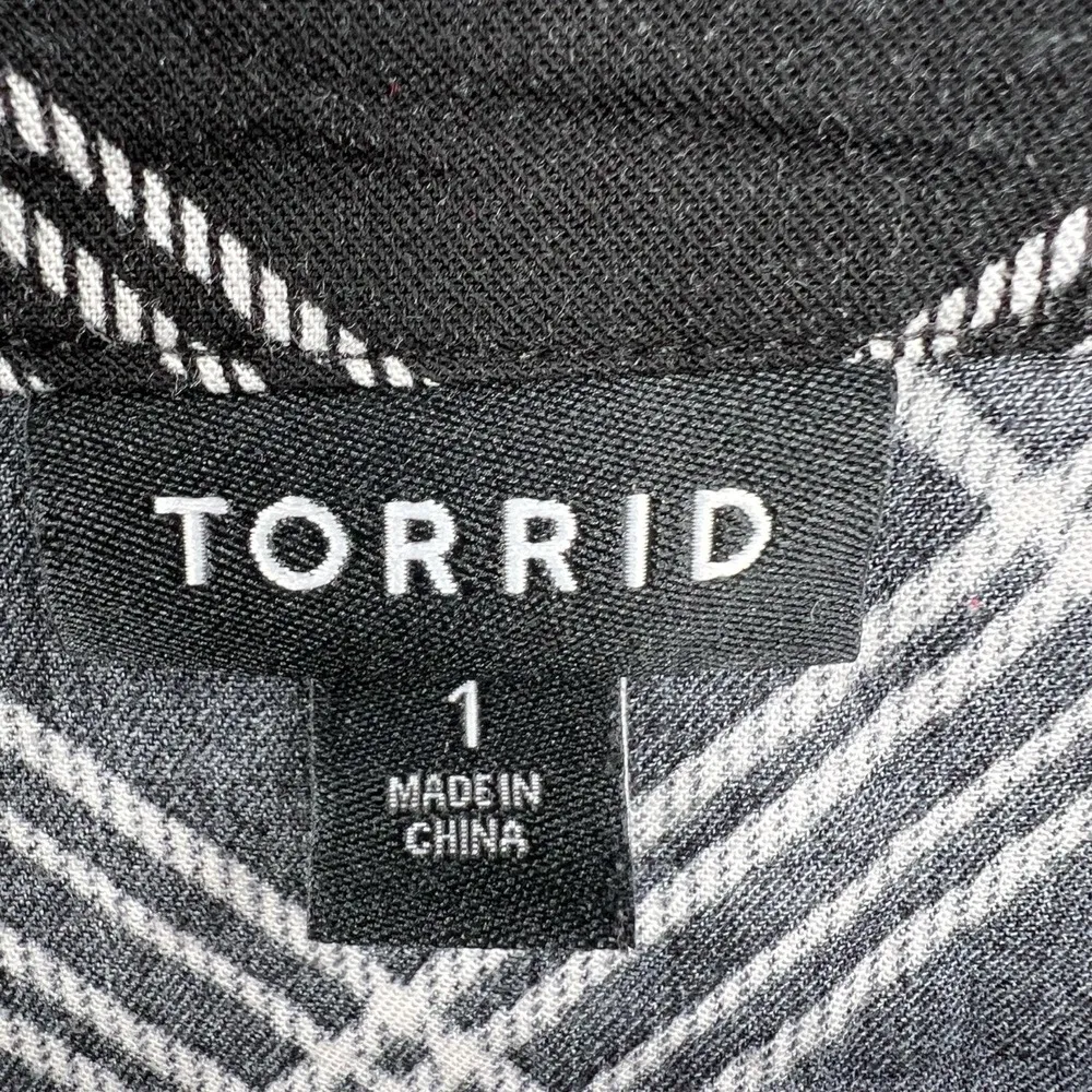 Torrid Dress Womens Black Plaid Short Sleeve VNeck Button Front Size 1X - Image 6