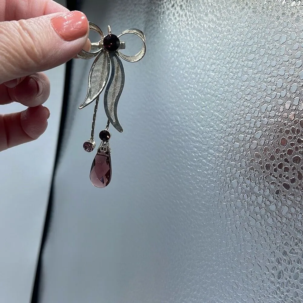 Vintage Edwardian styled silver tone mesh and dangle facetted glass stones brooc - Image 4