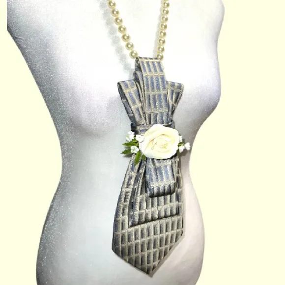 “Dainty Dapper” Elegant Pearl and Floral necktie Necklace Blue - Image 3