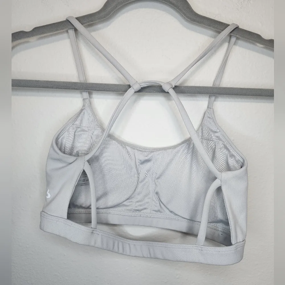 Buffbunny off white strappy back sport bra size xs - Image 2