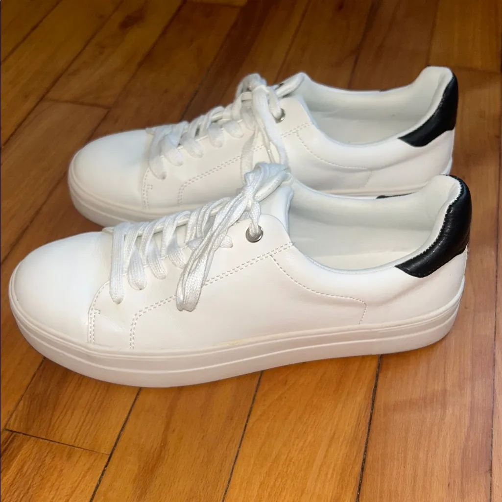 Simply Vera Vera Wang White Casual Sneakers - Image 3