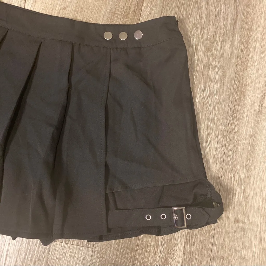 Shein Black Pleated buckle accent mini Women's Skort skirt size petite L - Image 4