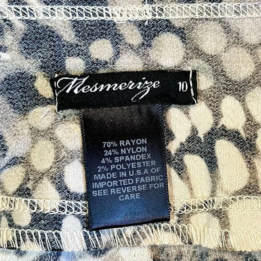 Mesmerize Snake Skin Cropped Pants Size 10 White - Image 5