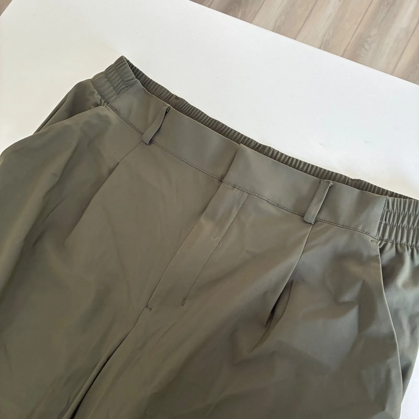 Old Navy Women Olive Green Wide Leg Pleated Pants Size M - Image 3