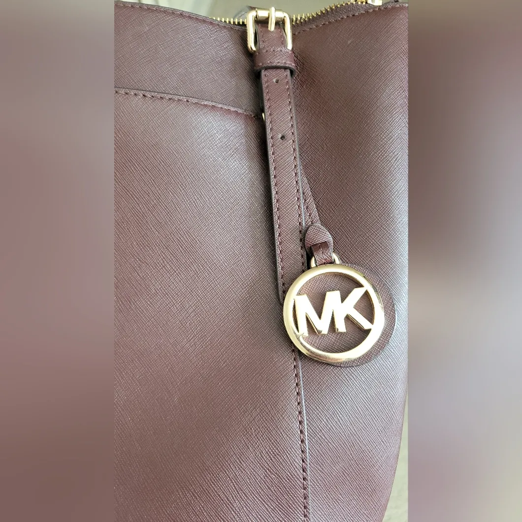 Michael Kors Voyager Large Saffiano Leather Top-Zip Tote - Image 16