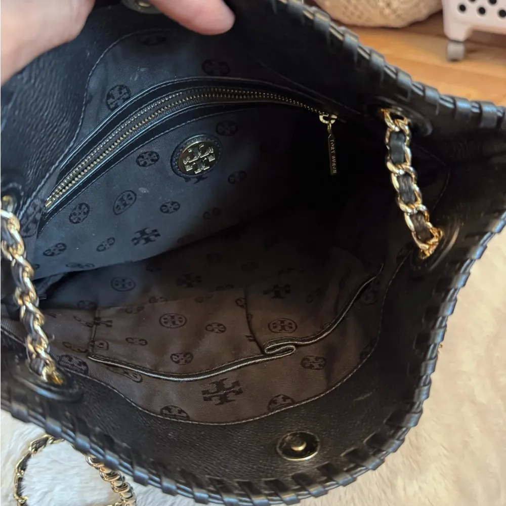 Tory Burch  Black Leather convertible crossbody Chain Tote - Image 4