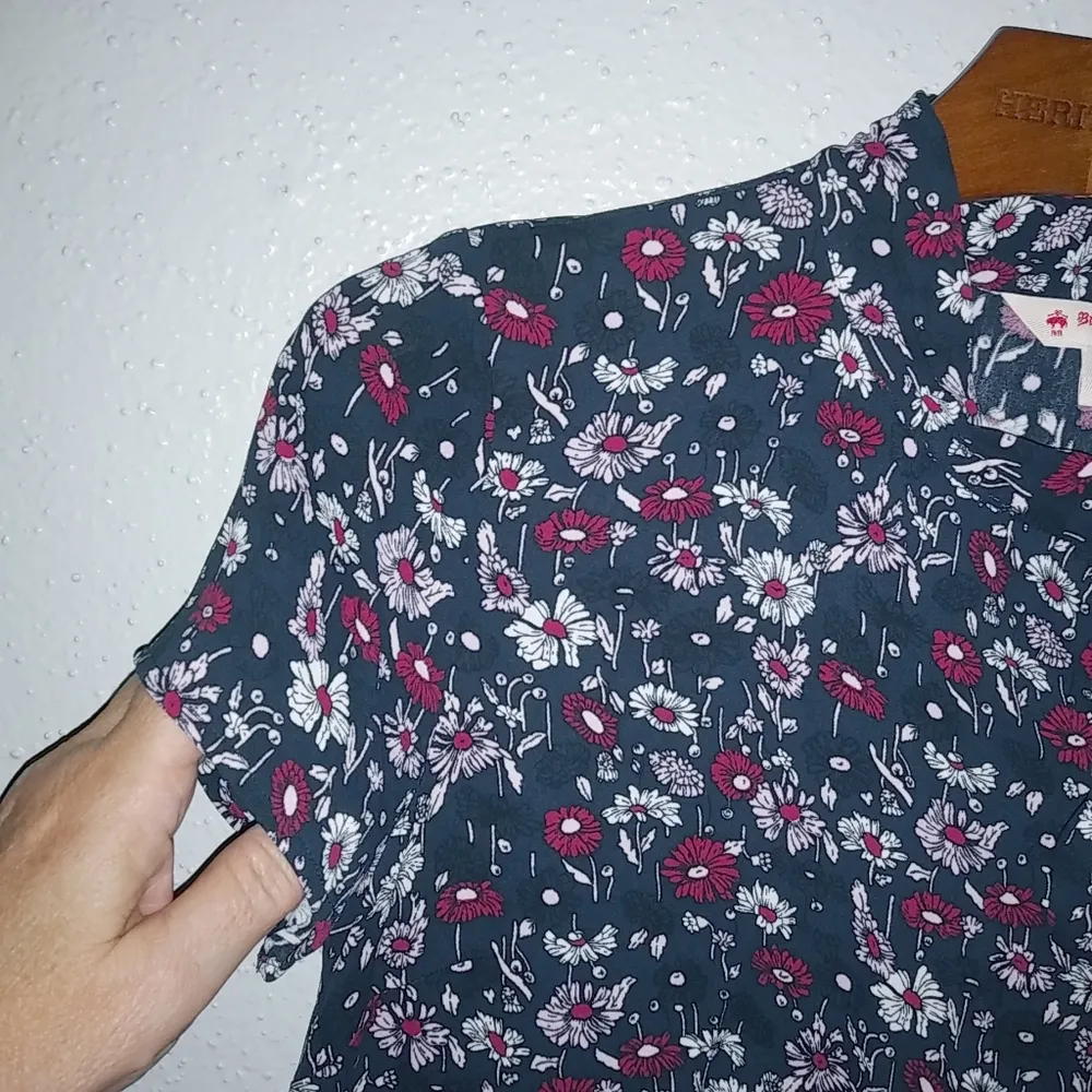Brooks Brothers Red Fleece 4 Side Neck Sash Navy Plum Floral Top - Image 5