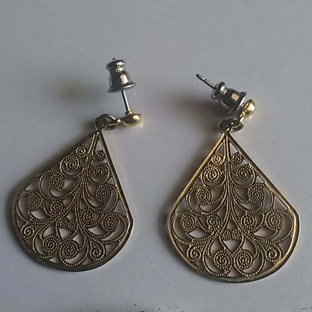 Baroque looking pierced earrings - Image 4