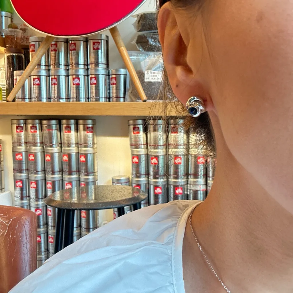 NWT Silver Knot Navy blue crystal high polished earrings studs - Image 8