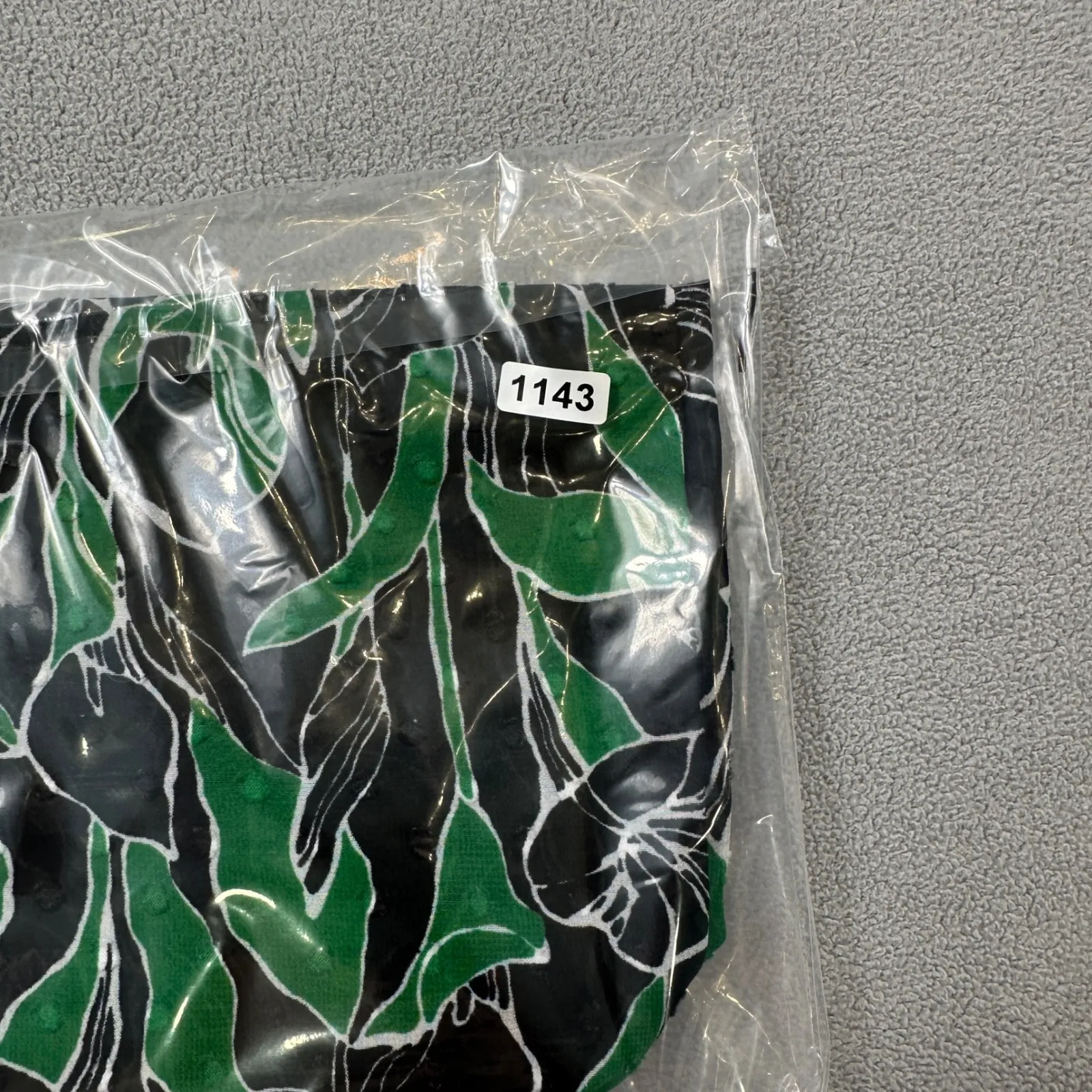 A New Day Blouse Top S Womens Black Green Floral V Neck Sleeveless Flowy Relaxed - Image 6