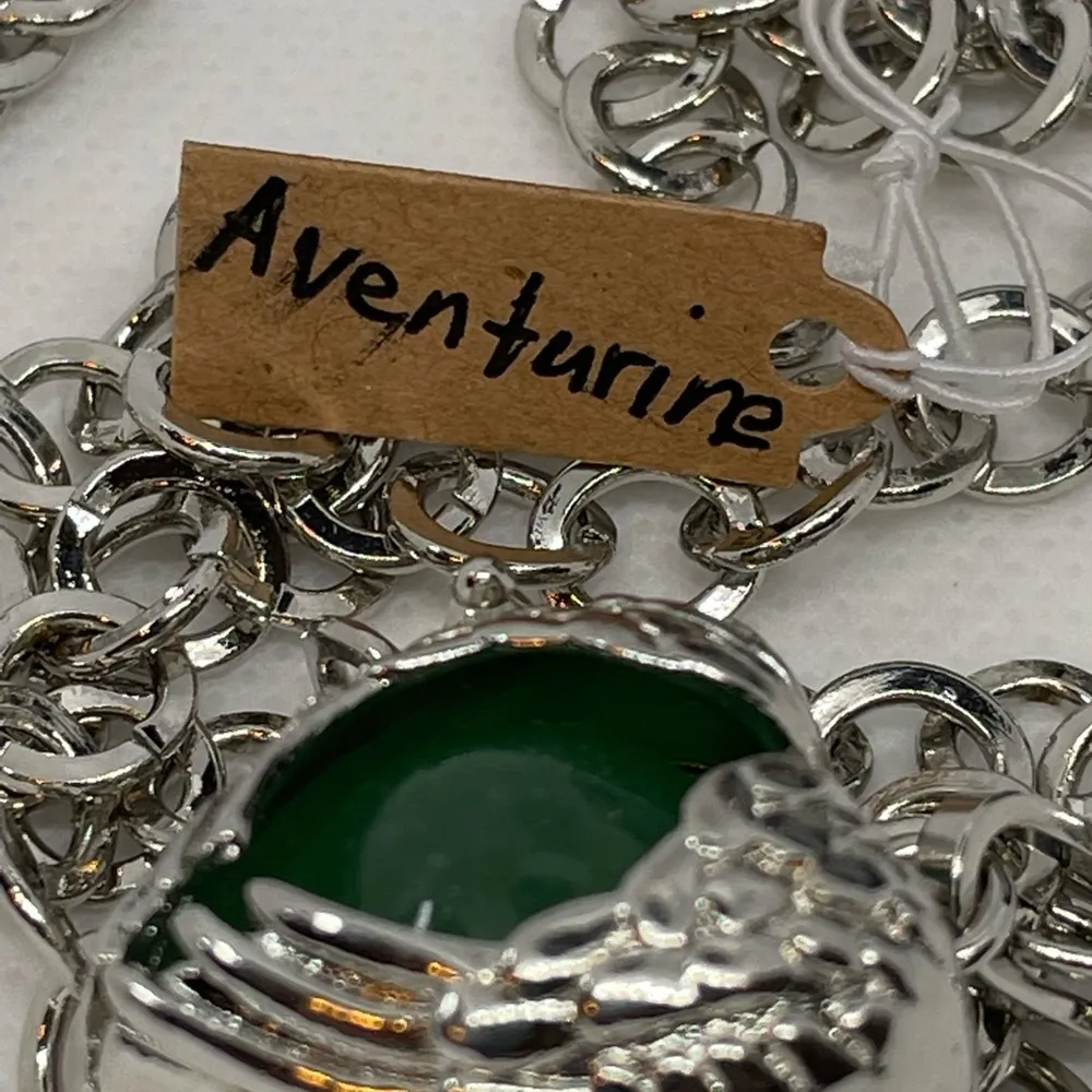 Green gemstone in a winged heart shaped necklace cage. 36”chain. Heart opens - Image 7