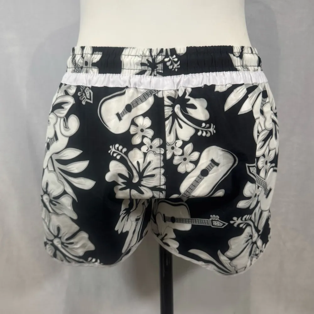 Black and white tropical floral guitar Hawaiian board summer shorts size medium - Image 4