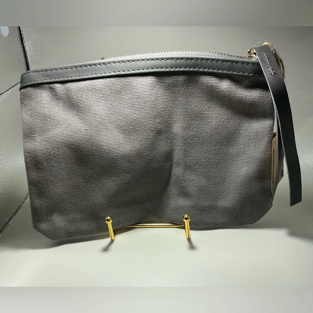 A NWT Rare Santa Barbara Design Studio Sunshine Gray Canvas Zip Bag - Image 4