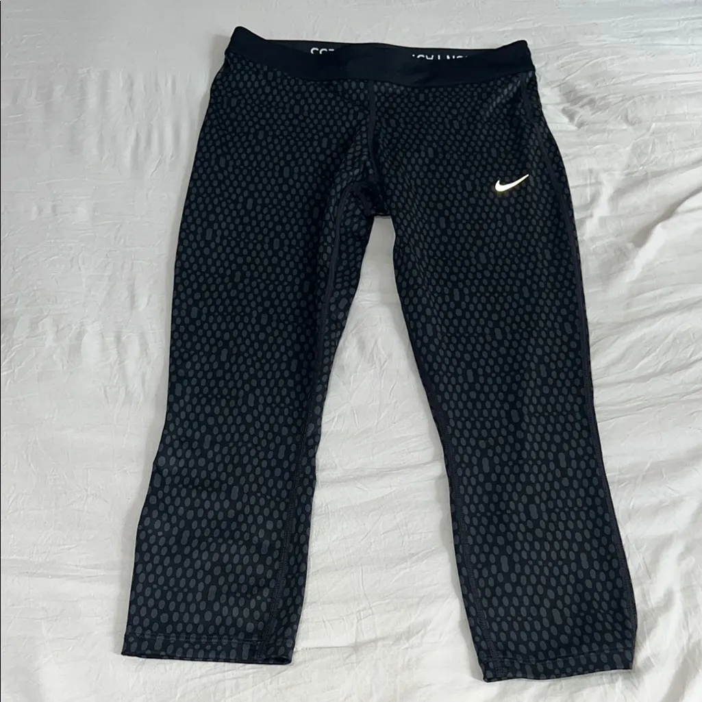 Nike Black Performance Leggings with Textured Pattern‎ Size Medium - Image 3
