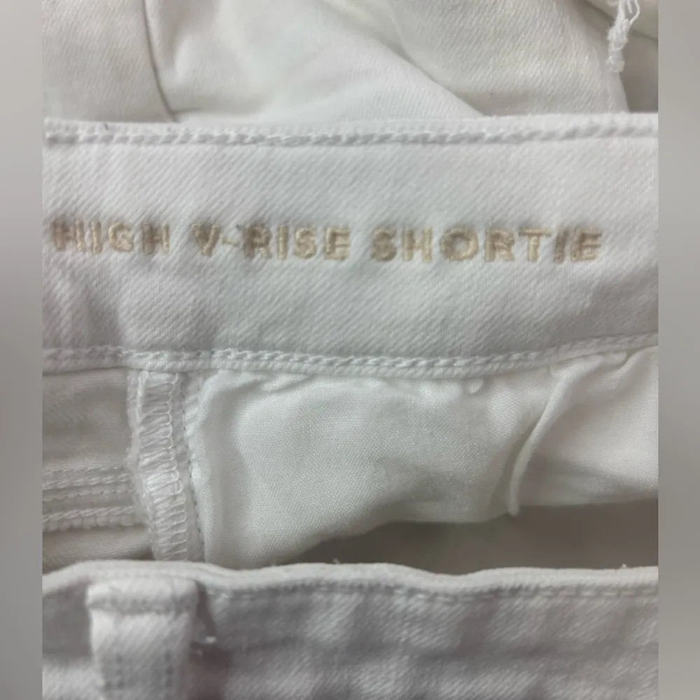 American Eagle Outfitters 6 28 Hi V-Rise Shortie Distressed Denim  Shorts White - Image 5