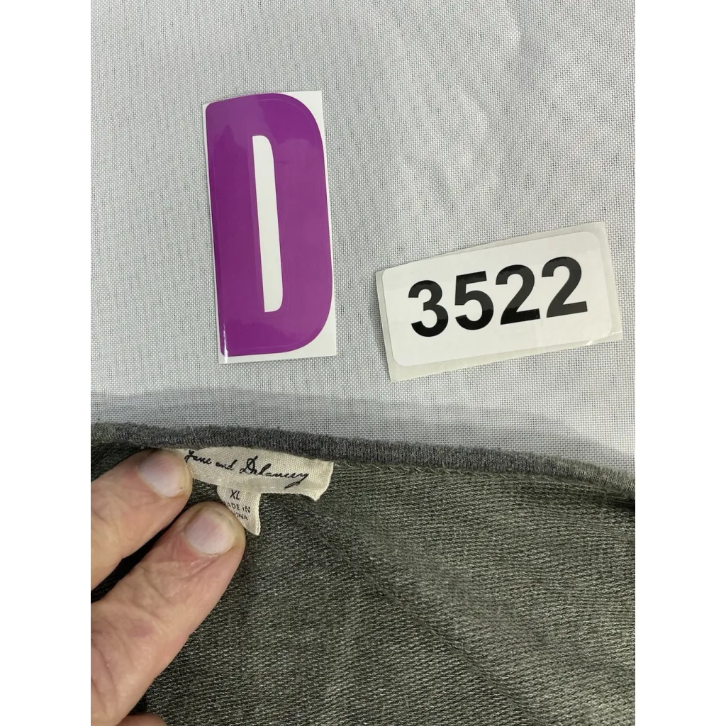 Womans Jane & Delancey XL Green Camo Long Sleeve Pullover T Shirt - Image 3