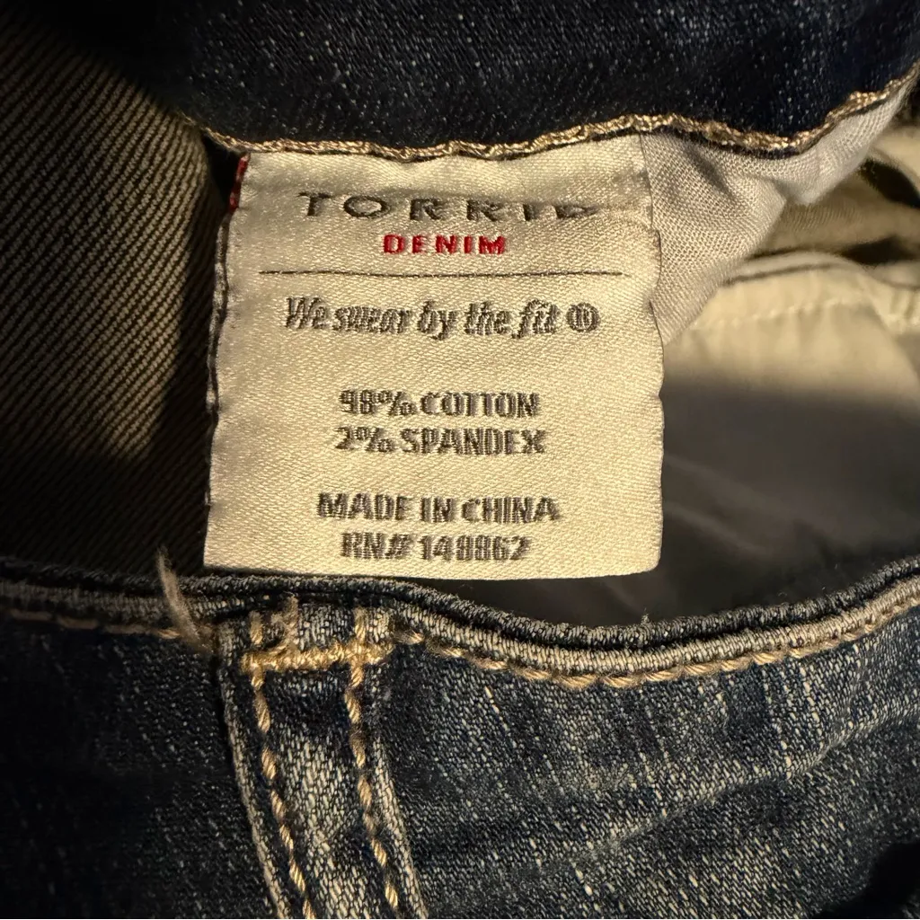 Torrid vintage stretch 3.5in medium wash denim jean shorts fray hem plus sz 20 - Image 6