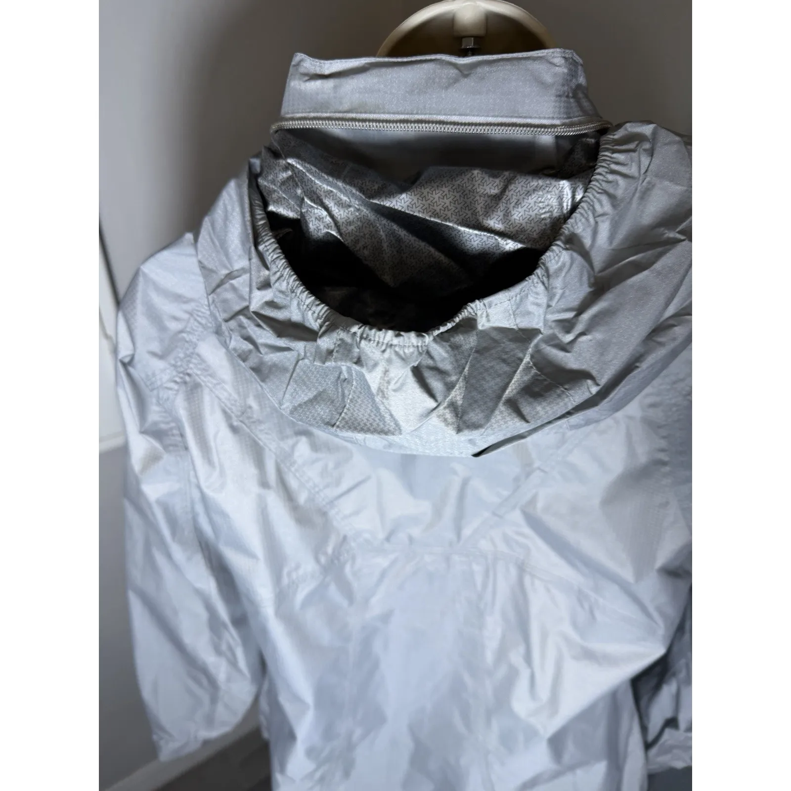 EUC: Avalanche Women Weather Shield Small Waterproof Jacket Gray/Silver Active - Image 7