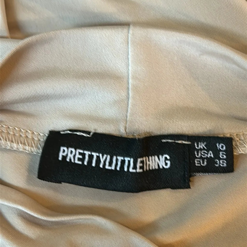 PrettyLittleThing Mock Neck Cropped Cream Sleevelss Top Size Small - Image 6