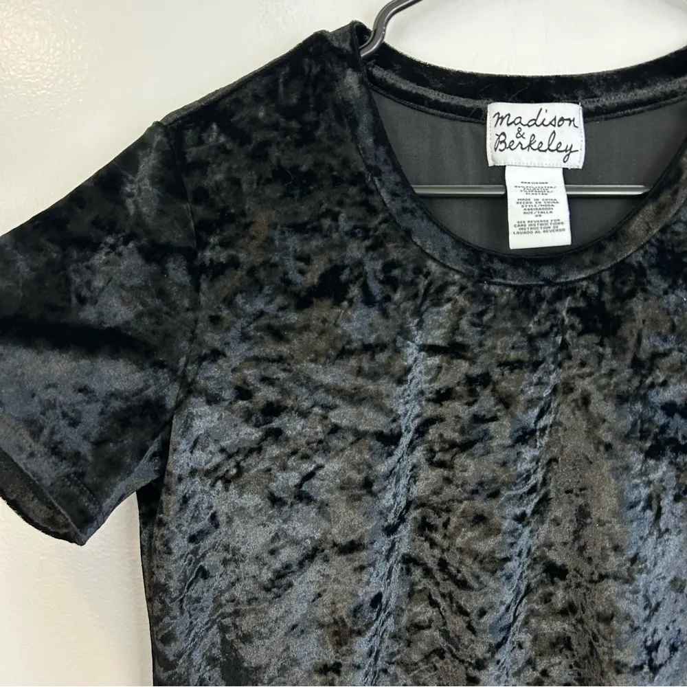Madison & Berkley Black Short Sleeve Crushed Velvet Top Size XS - Image 4