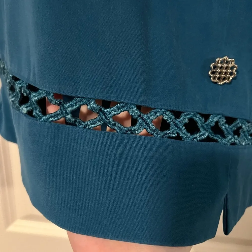 Leslie Fay Women’s Light Blue Velvet Long Sleeve Button Down Shirt - Image 3