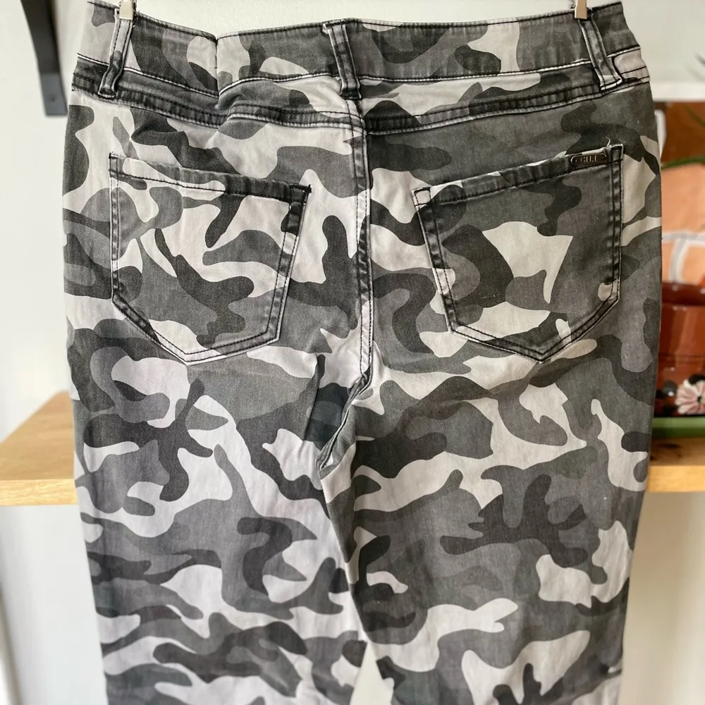 G.I.L.I. Gray Camouflage Stretch Twill Pants Size 6 - Image 6